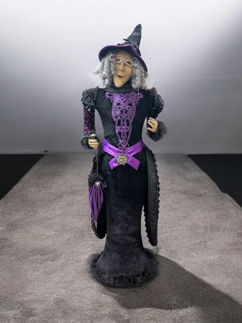 42”Witch with umbrella, hat, spider